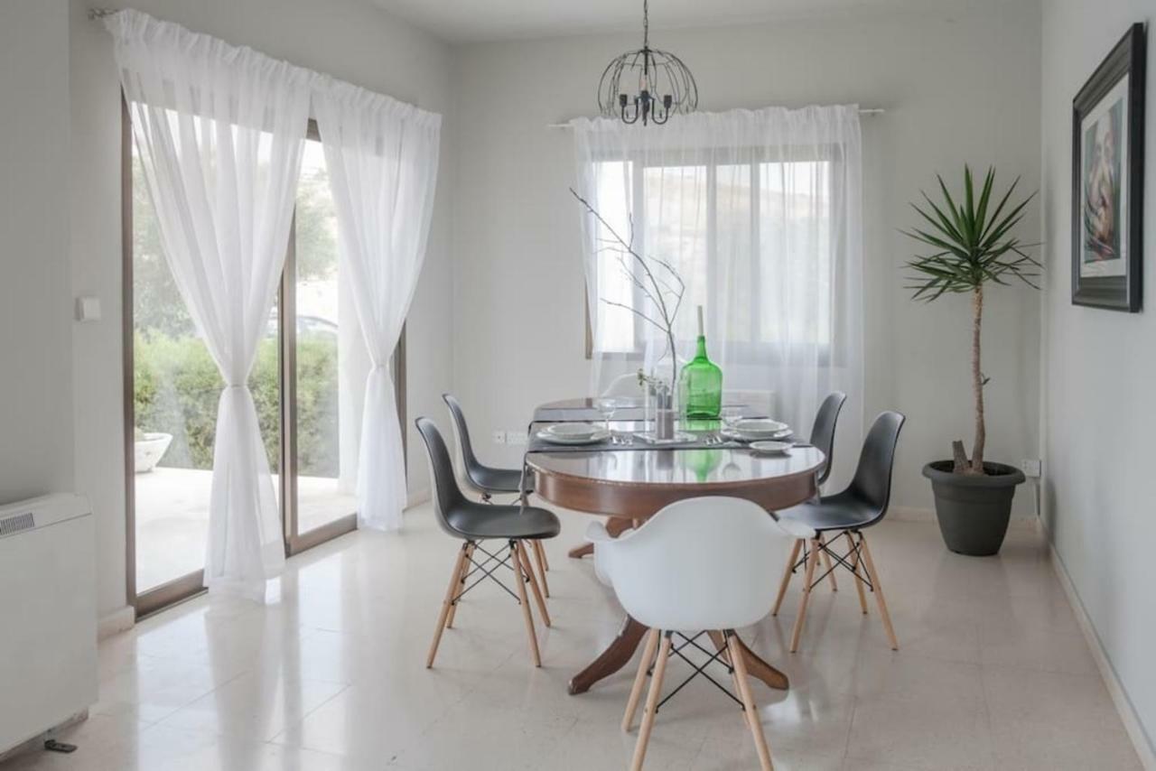 Villa 26 Paphos ภายนอก รูปภาพ