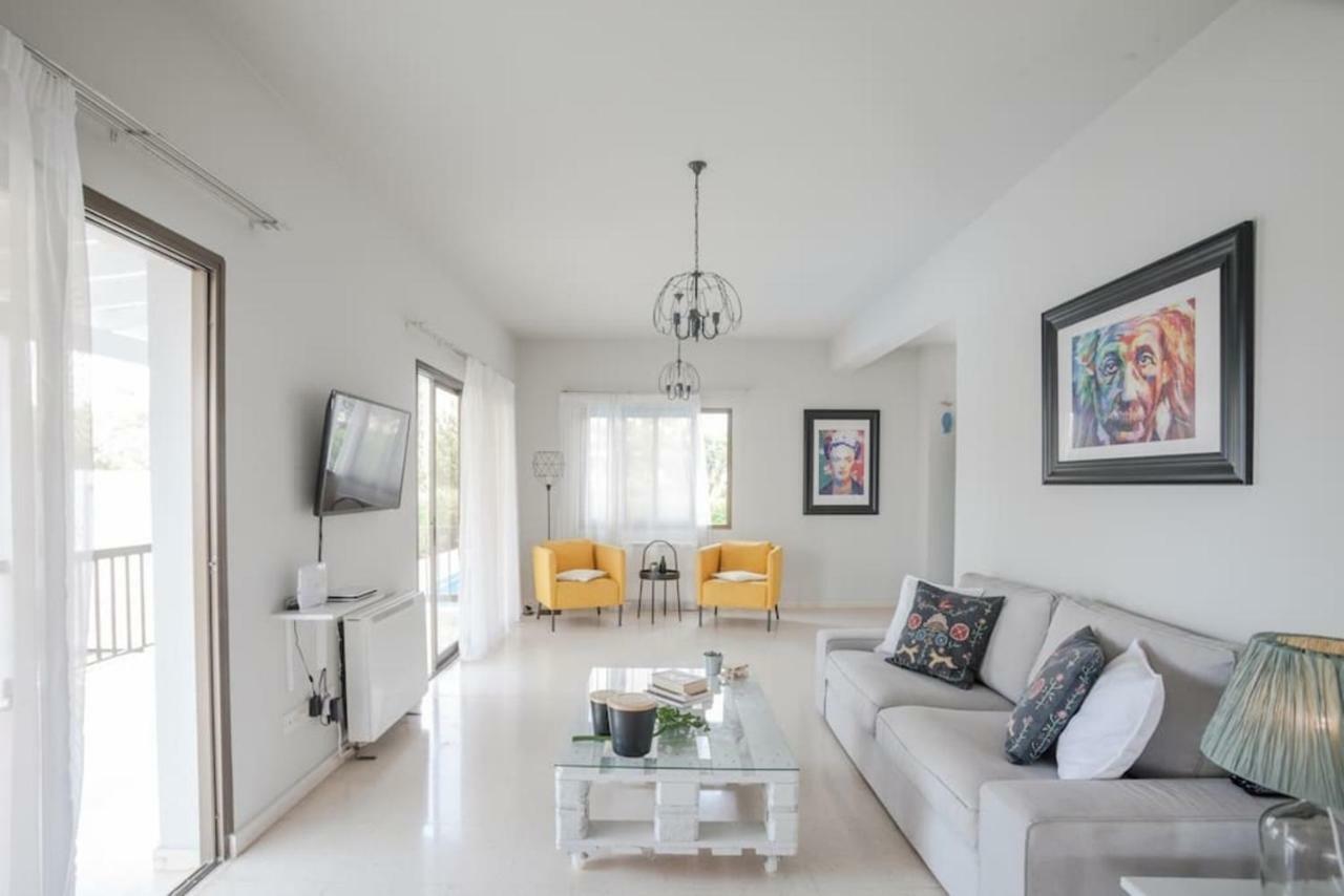 Villa 26 Paphos ภายนอก รูปภาพ