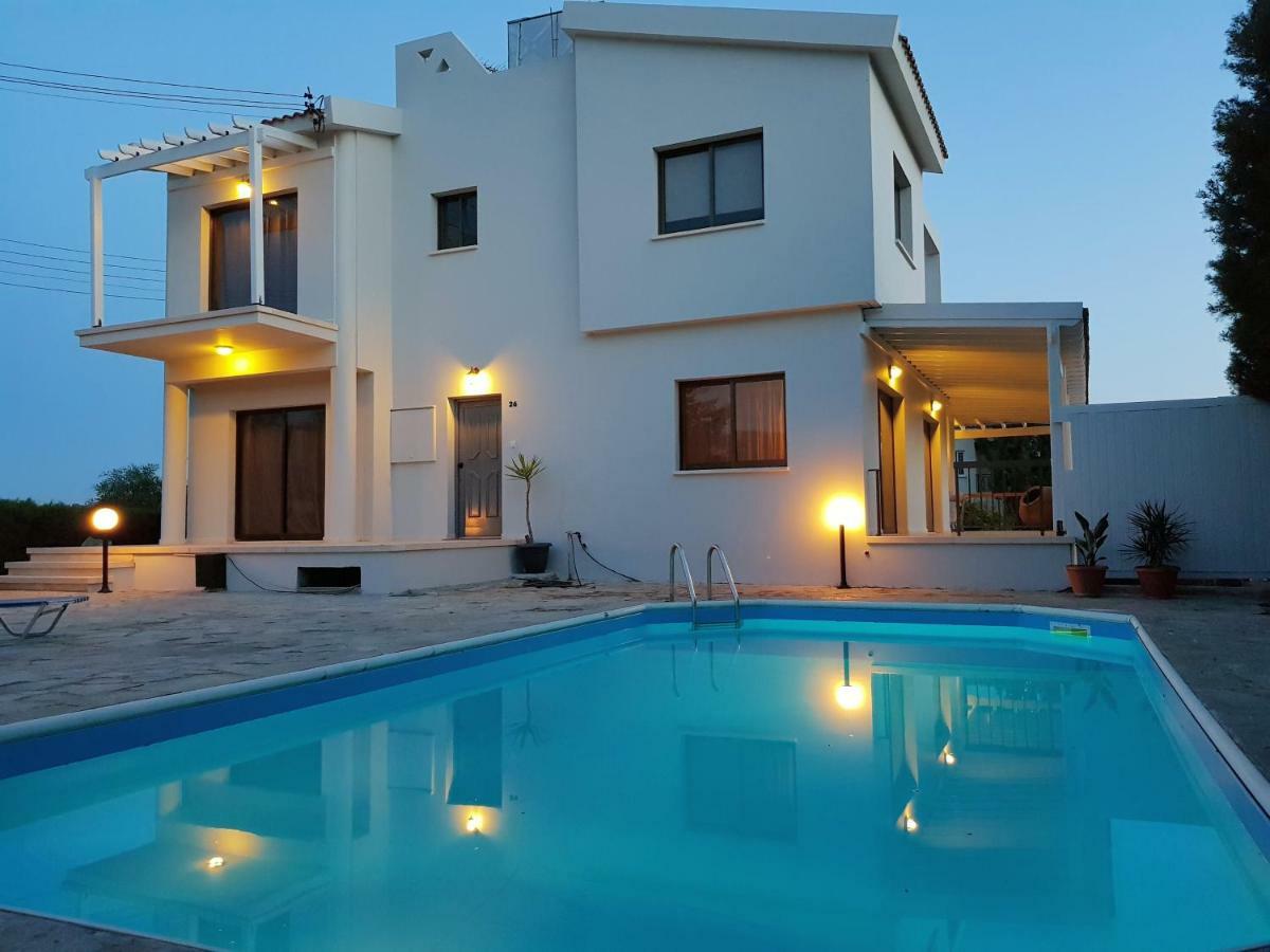Villa 26 Paphos ภายนอก รูปภาพ